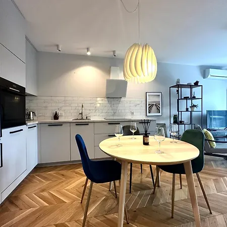 Mieszczanska 25 - Self Check-in 20h - Parking & Lift Apartment