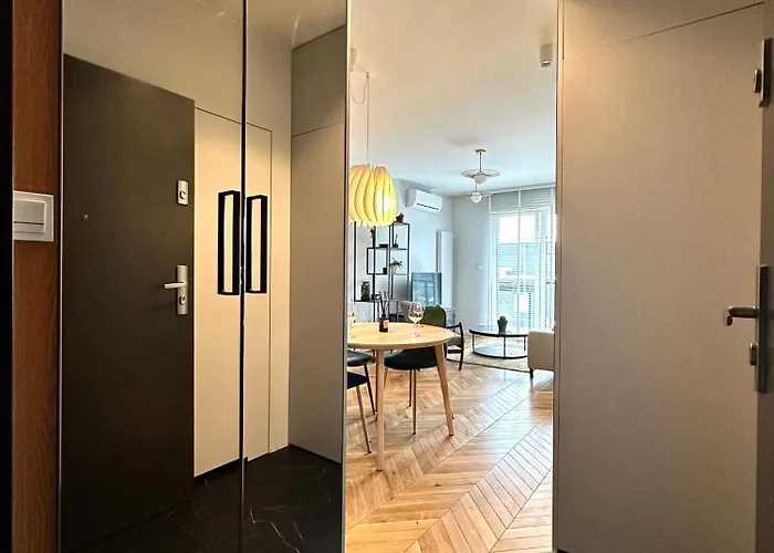 Apartment Mieszczanska 25 - Self Check-in 20h - Parking & Lift *